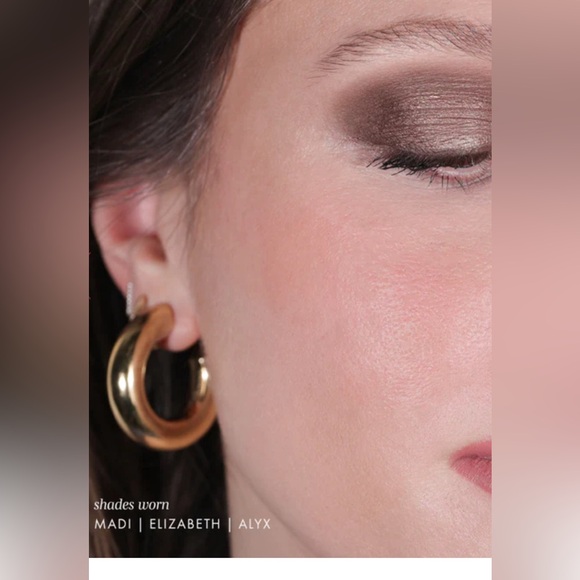 NEW WANDER BEAUTY TRAILBLAZER EYESHADOW PALETTE, 10 WONDERFUL SHADES 7.5g/0.25oz - Picture 4 of 9